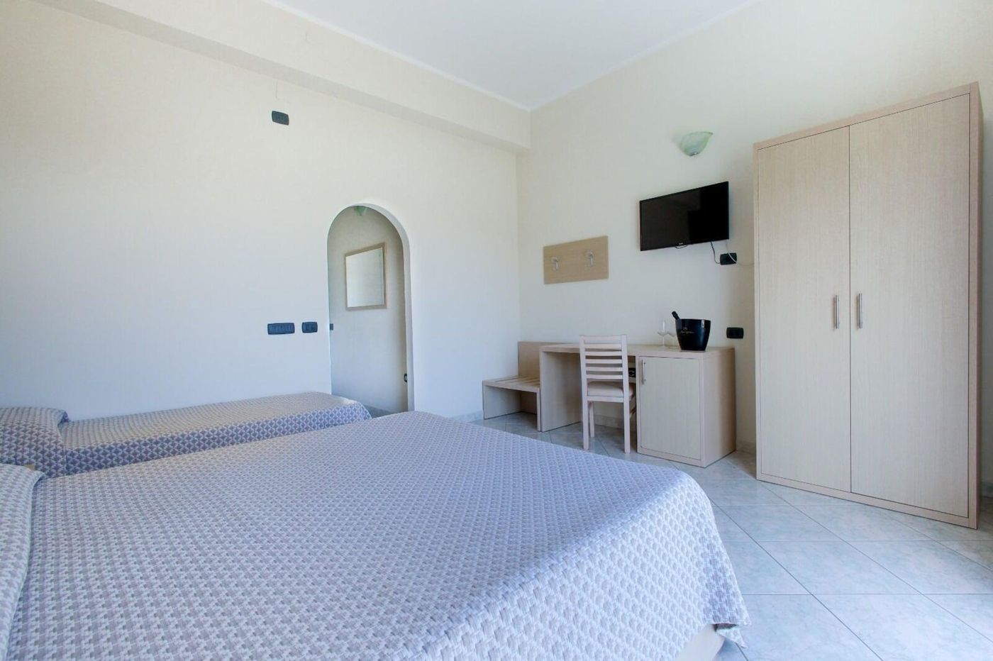 Hotel-Tourist-Room-36