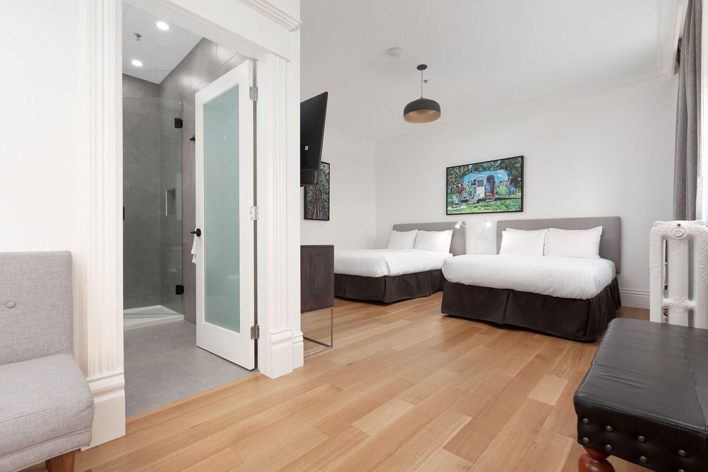 Victorian-Hotel-Vancouver-Room-42