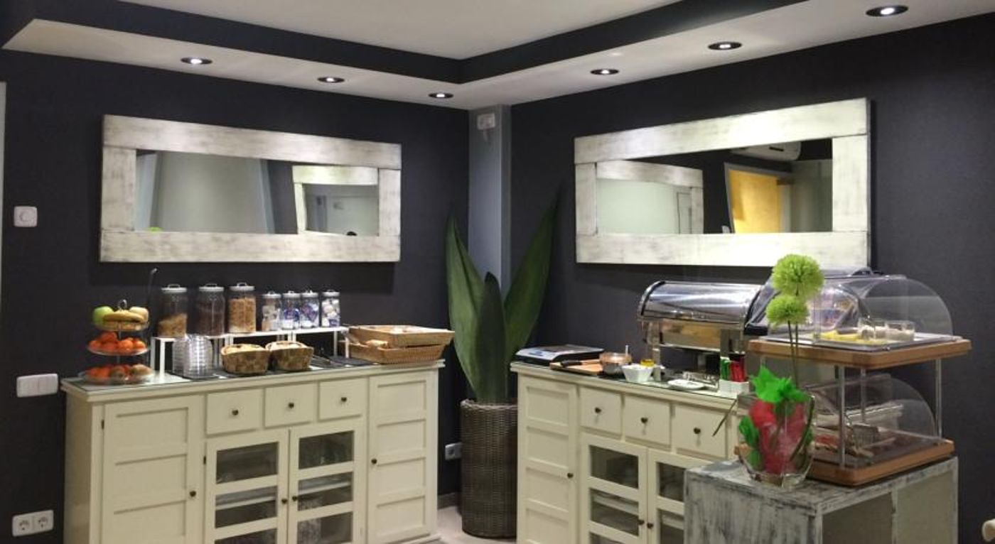 Alexandra Aparthotel