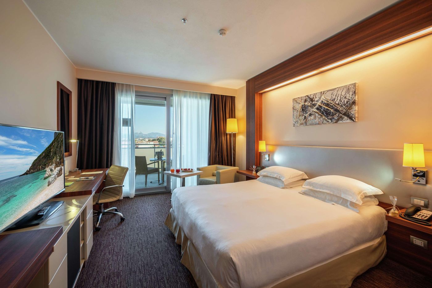 Double-Tree-by-Hilton-Hotel-Olbia-Room-20