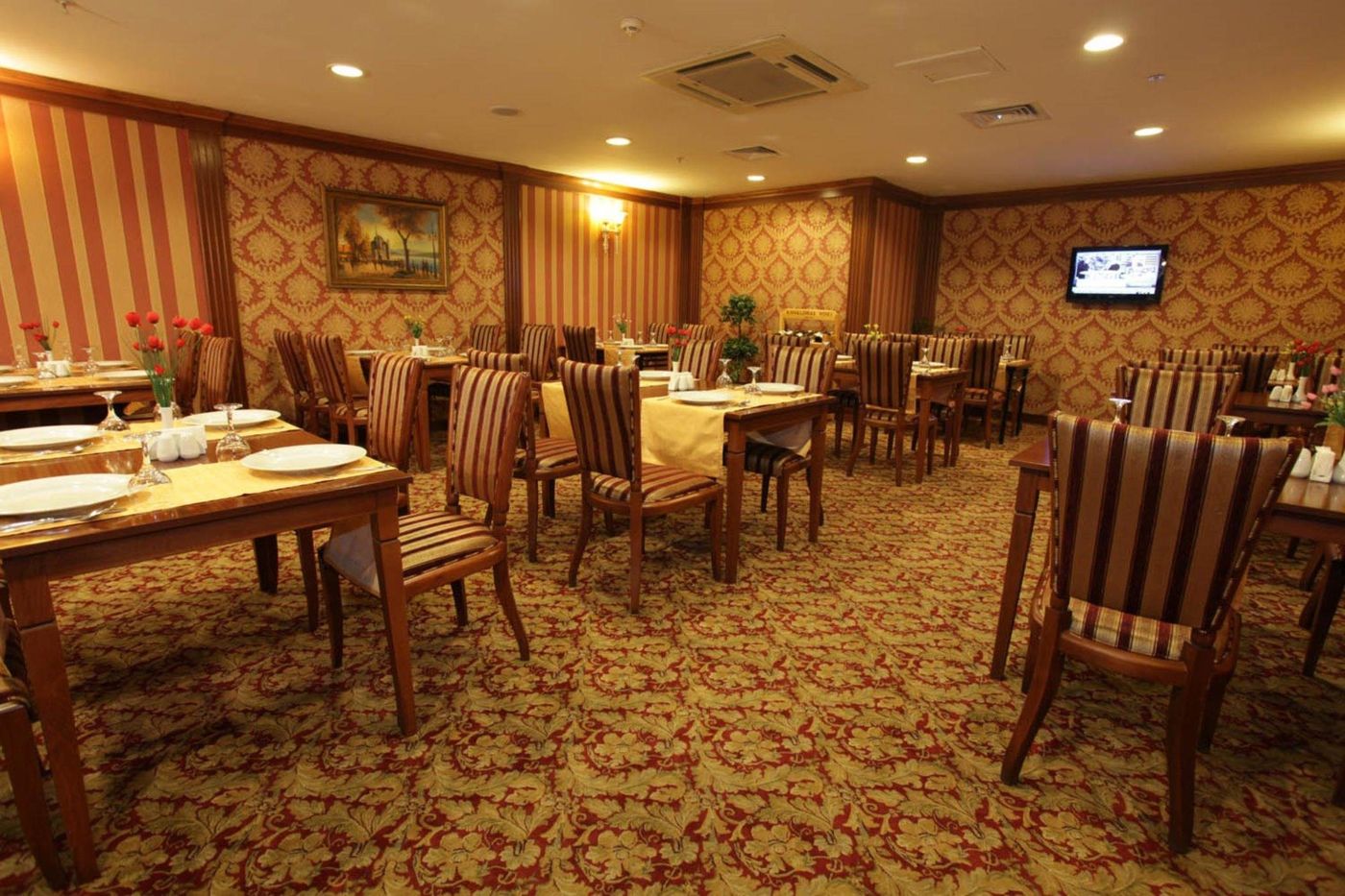 Golden-Park-Restaurant-40