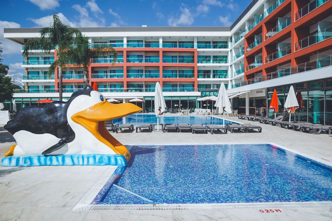 Aquashow-Park-Hotel-Pool-11