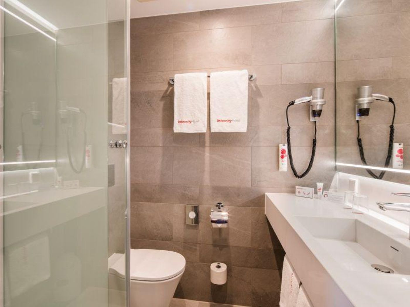 IntercityHotel Hamburg Hauptbahnhof - Germany - HAMBURG - Room - 0