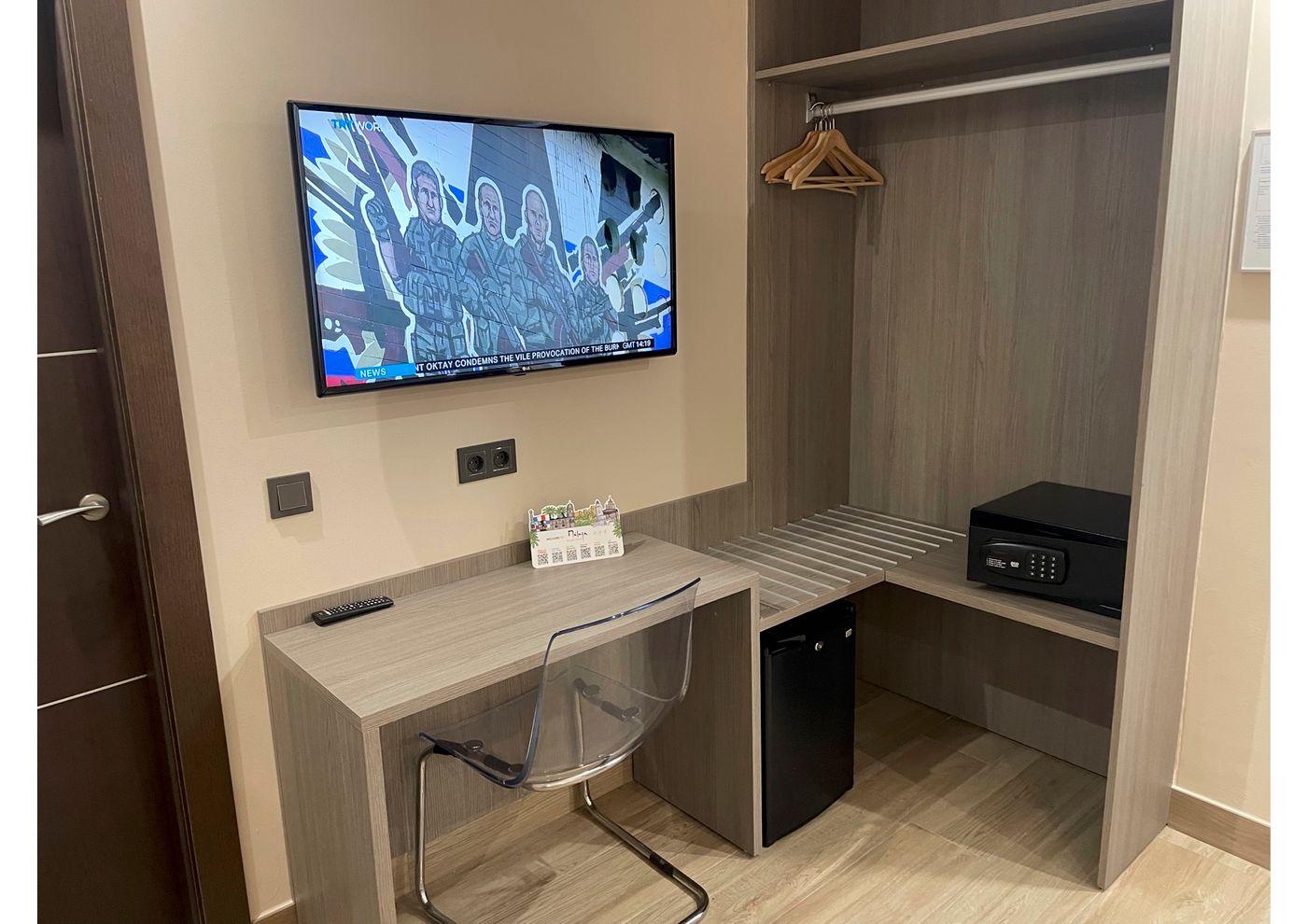 Castilla-Guerrero-Room-32