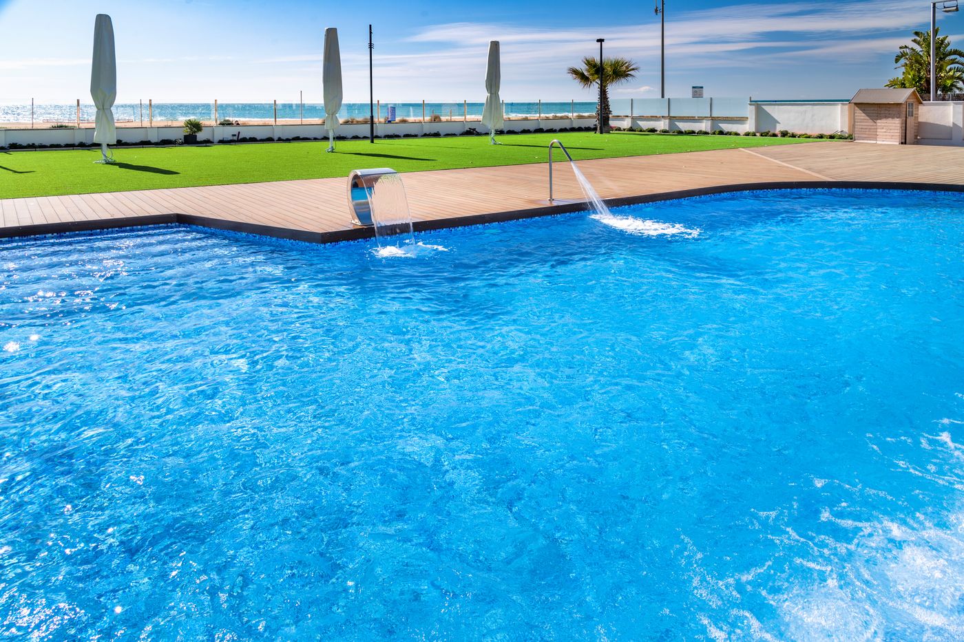 Apartamentos-Playa-De-Castelldefels-Pool-1