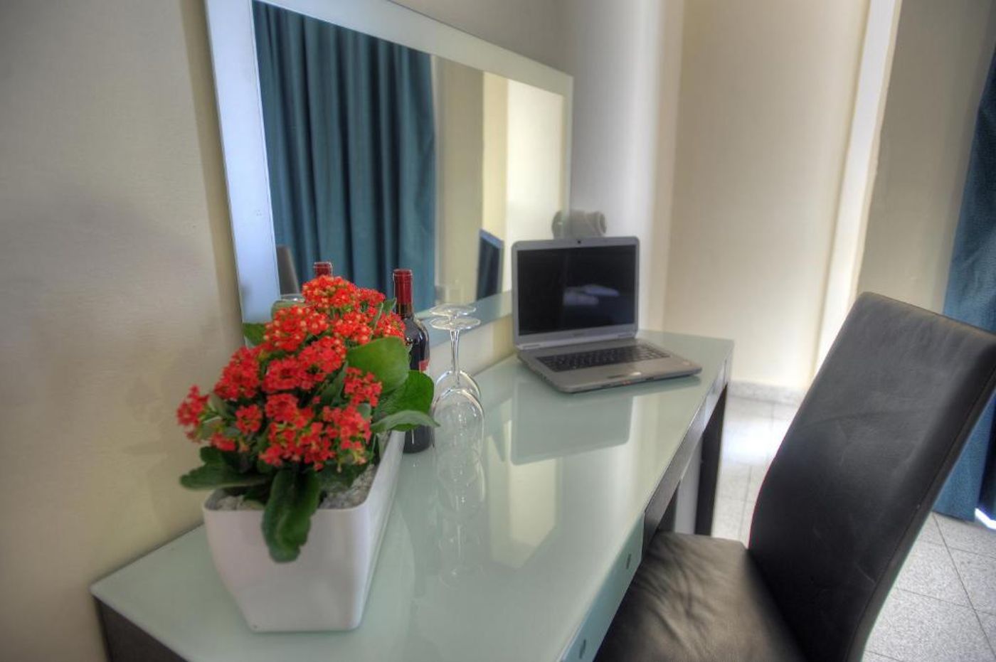 St-Julians-Bay-Hotel-Room-32