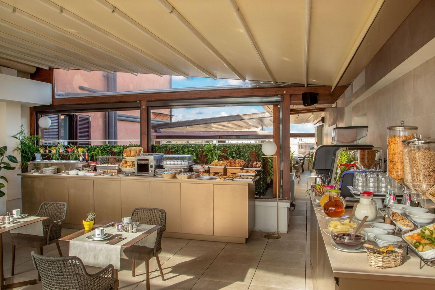 Cosmopolita-Hotel-Rome--Tapestry-Collection-by-Hil-Restaurant-4