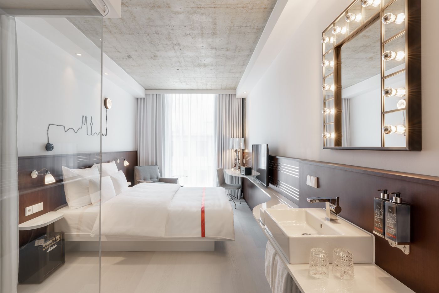 Ruby-Ella-Hotel---Bar-Room-16