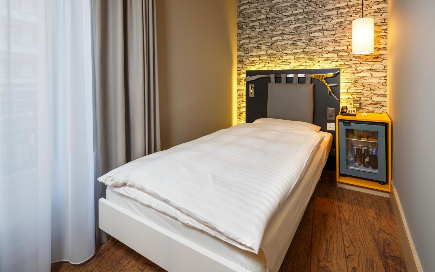 Swiss Wine By Fassbind-Switzerland-LAUSANNE-Room-9