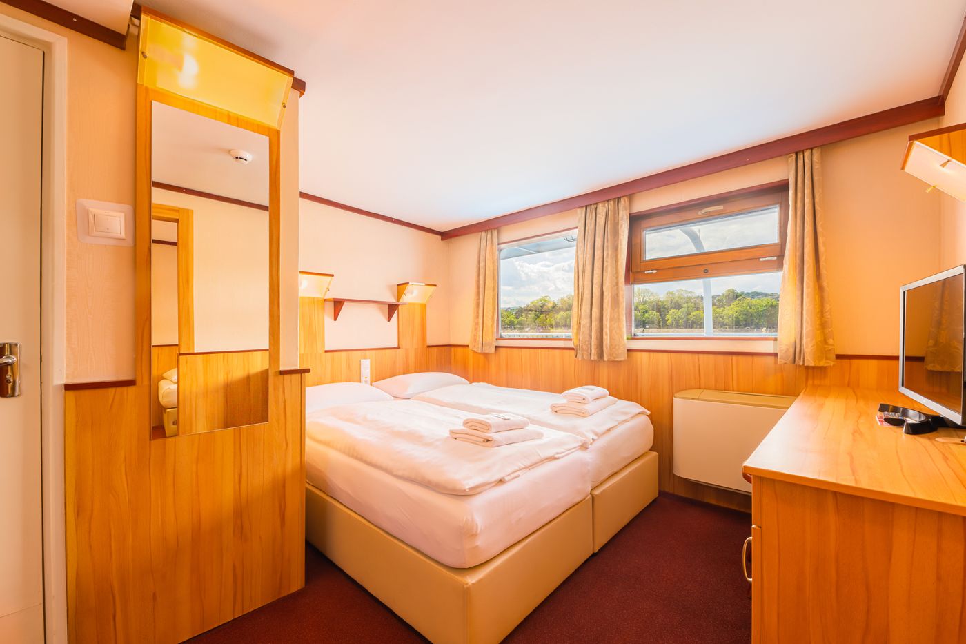 Fortuna-Boat-Hotel-Budapest-Room-19