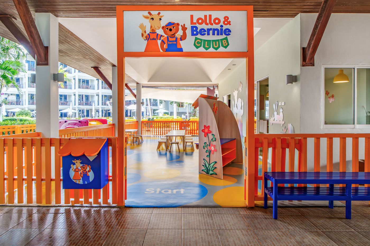 Sunwing-Bangtao-Beach-Sports-and-Entertainment-56