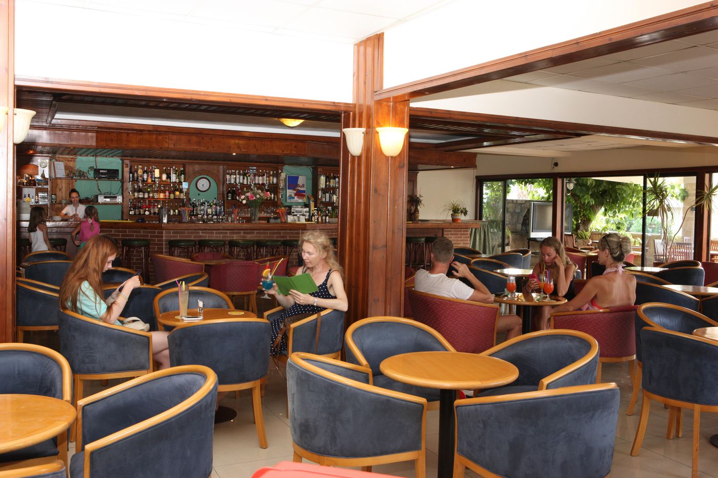 Veronica-Hotel-Bar-29