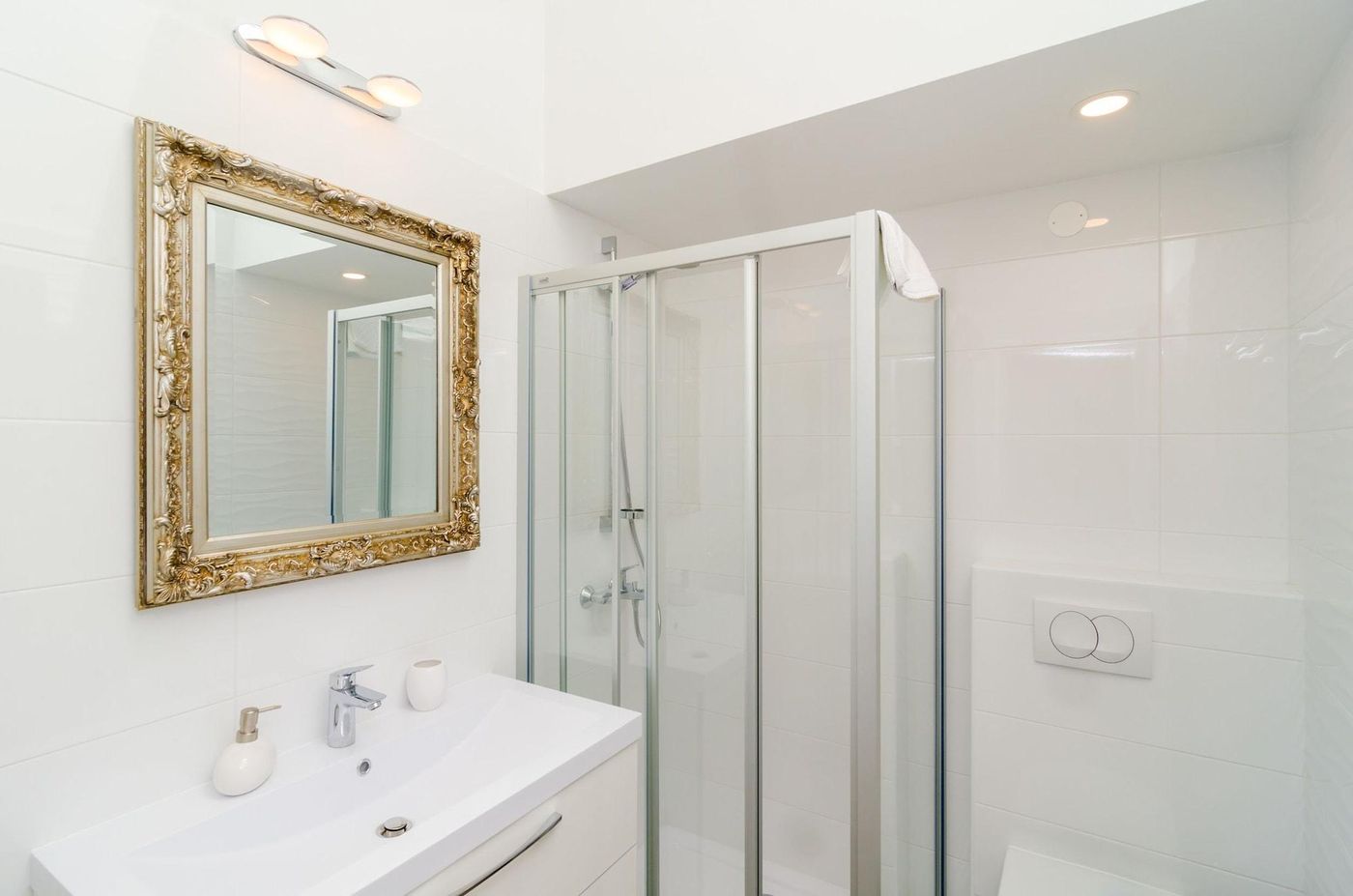 Cinema-View-House-Room-23