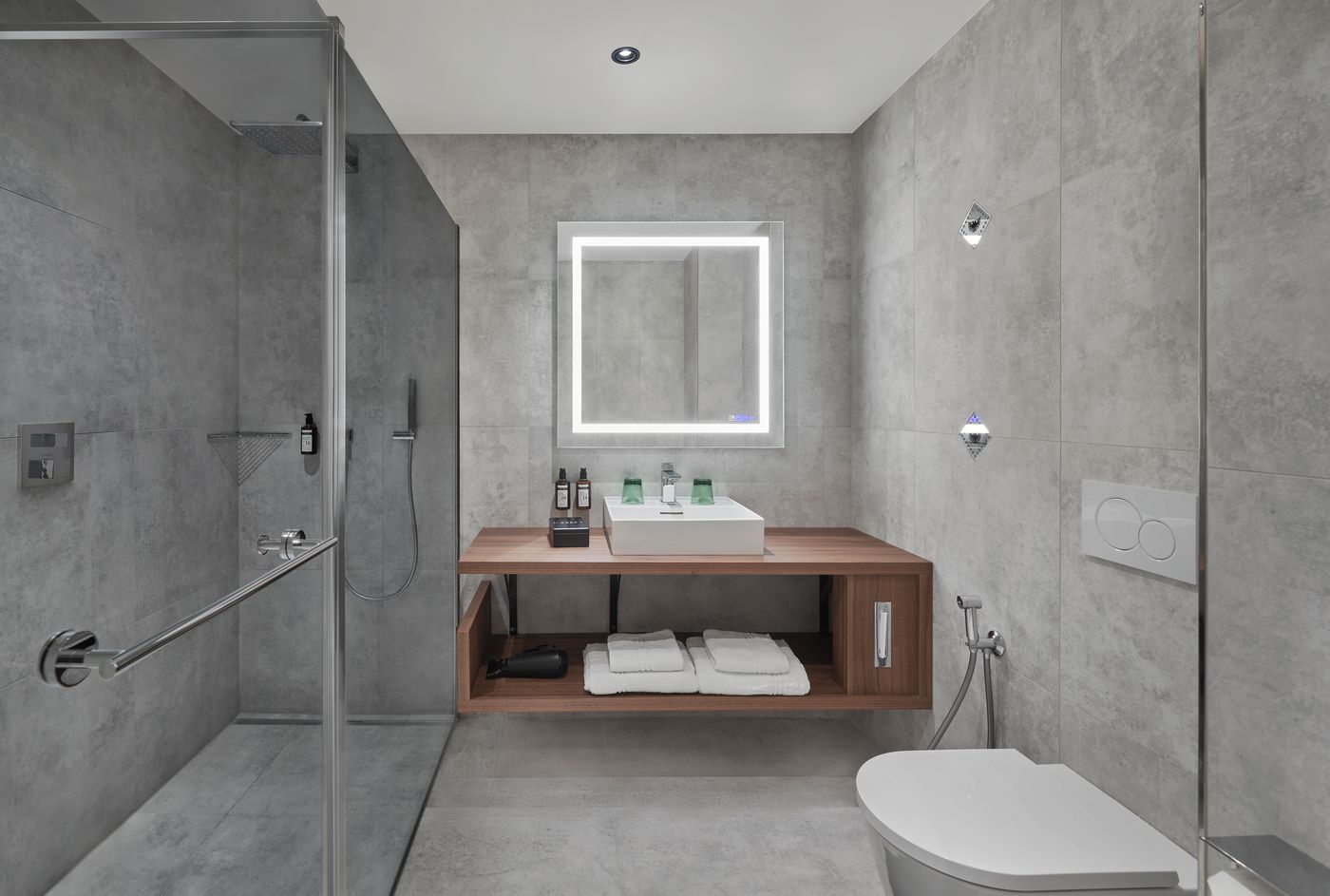 Hotel Schwarzer Adler Innsbruck-Austria-INNSBRUCK-Room-7