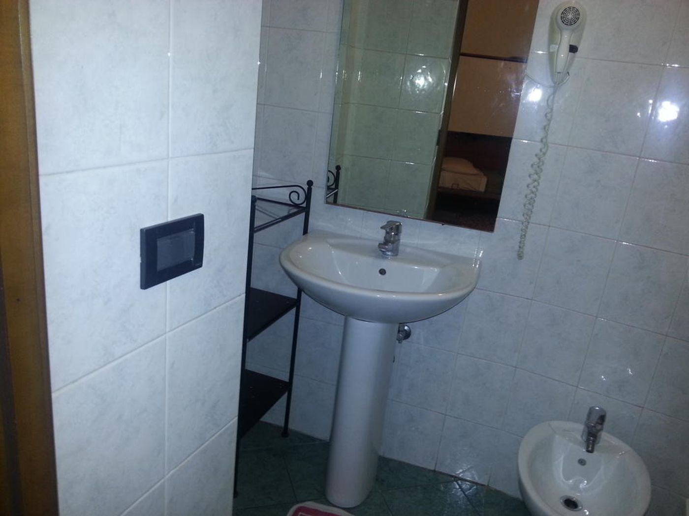 Le Tre Stazioni - Italy - GENOA  - Room - 9