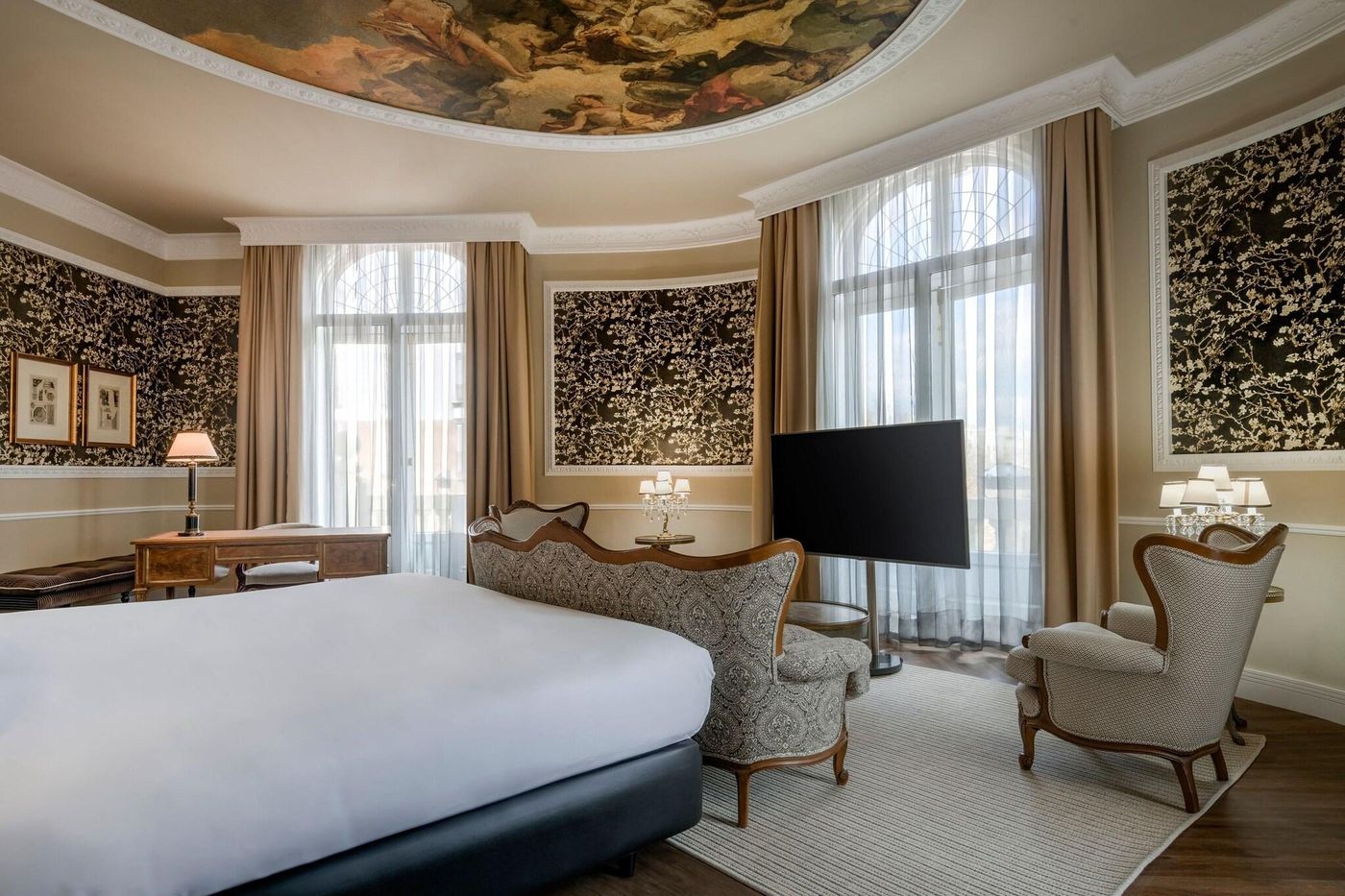 AC-Hotel-Palacio-del-Retiro-Autograph-Collection-Room-11
