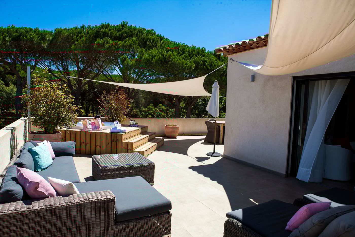 Font-Mourier-Hotel-Room-6