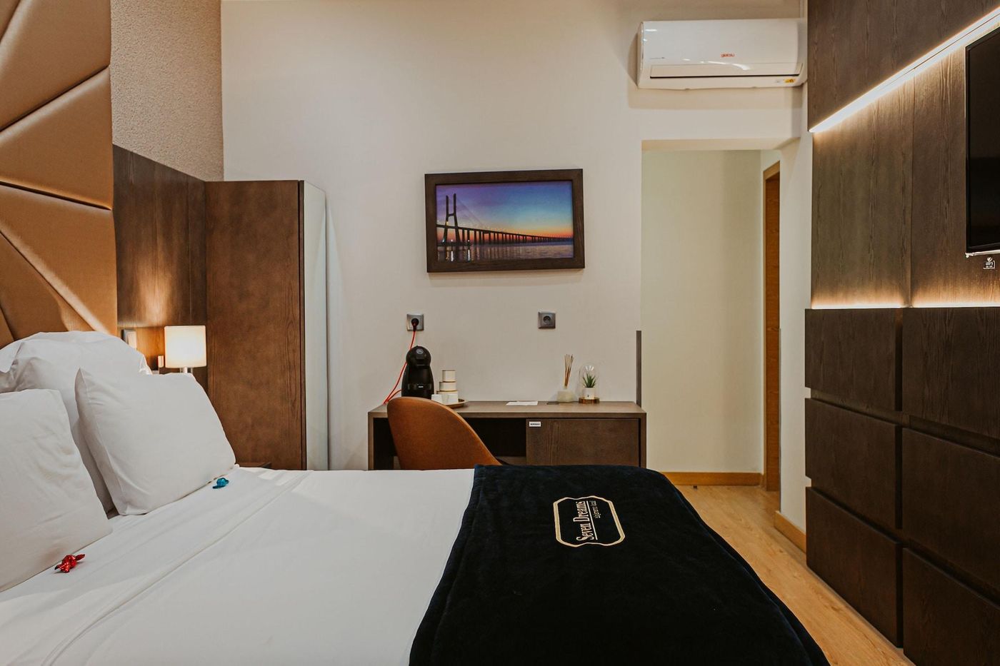 Seven-Dreams-Suites-Room-17