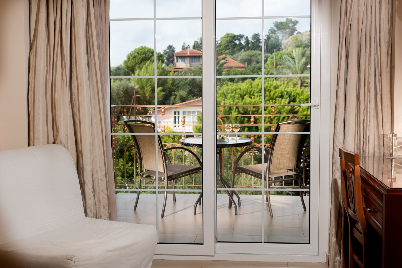 Avalon-Hotel-Room-11