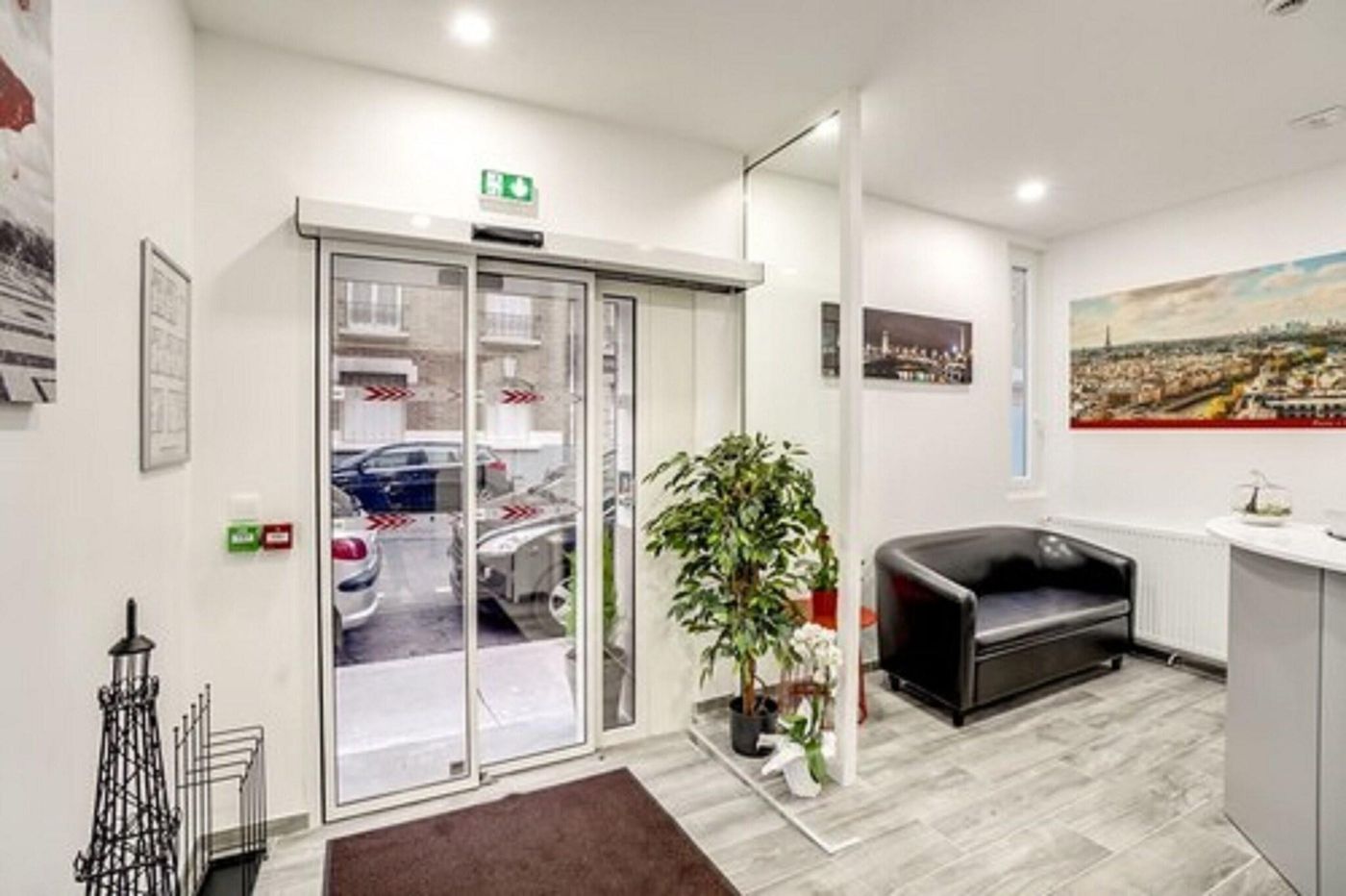 Paris-Hotel-Clichy-Lobby-11