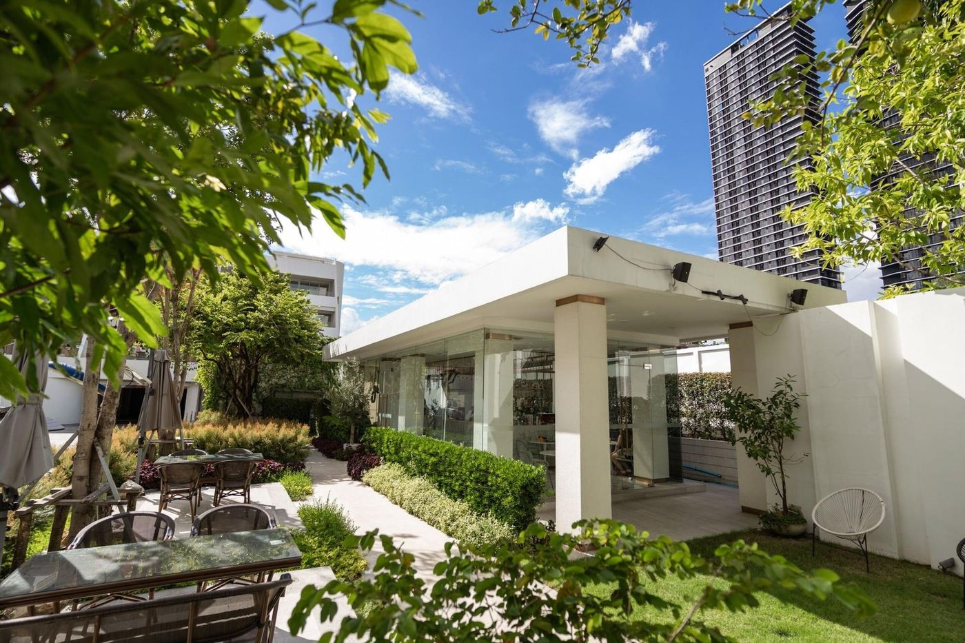 Away-Bangkok-Riverside-Kene-Restaurant-2