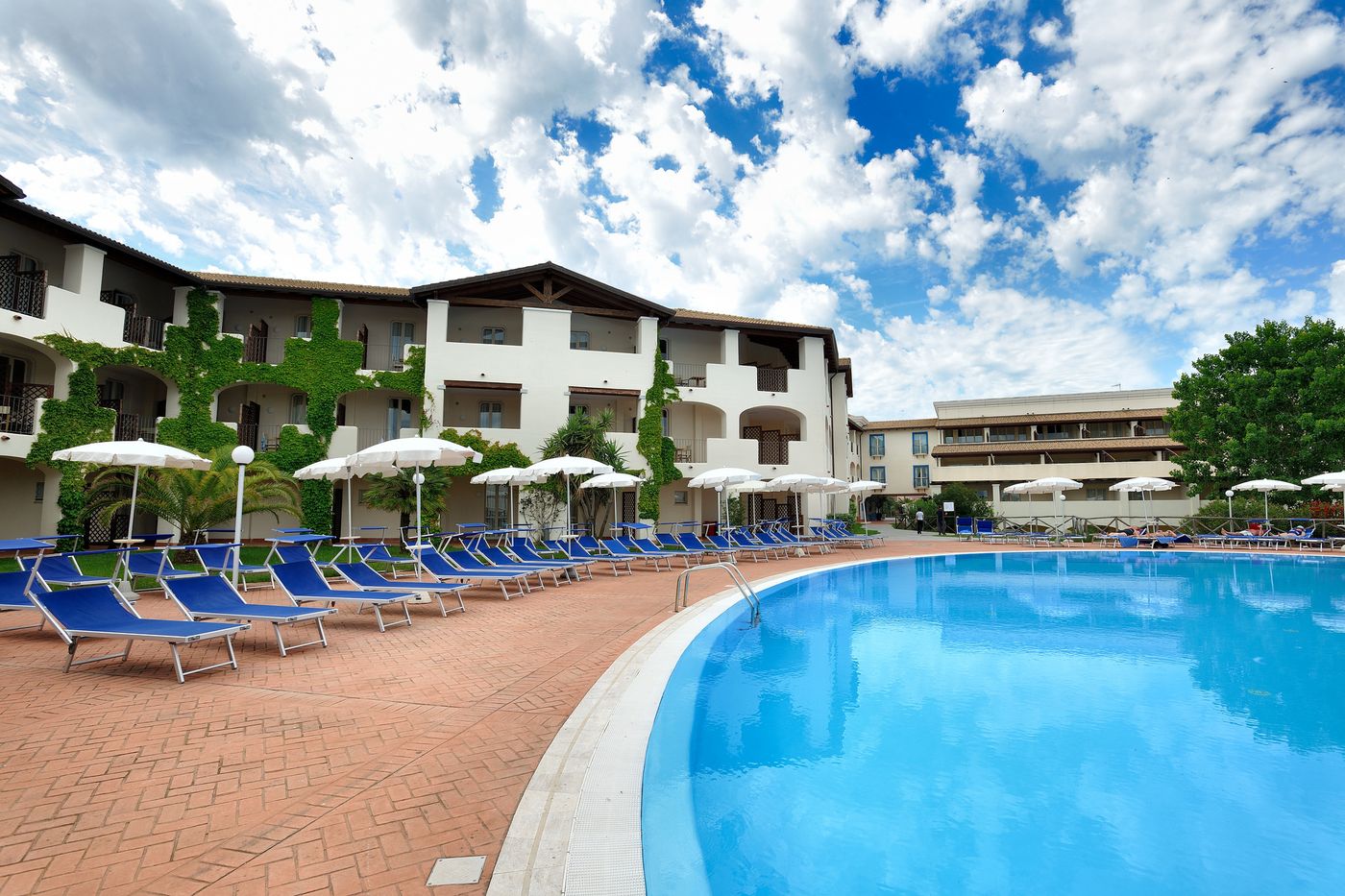 Cala-della-Torre-Pool-4