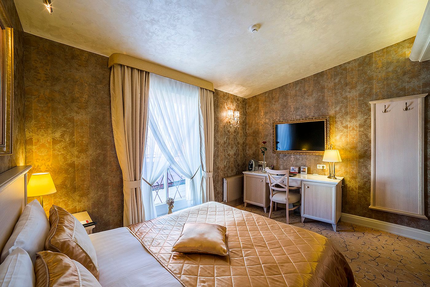 IMPERIAL Hotel & Restaurant-Lithuania-VILNIUS-Room-10