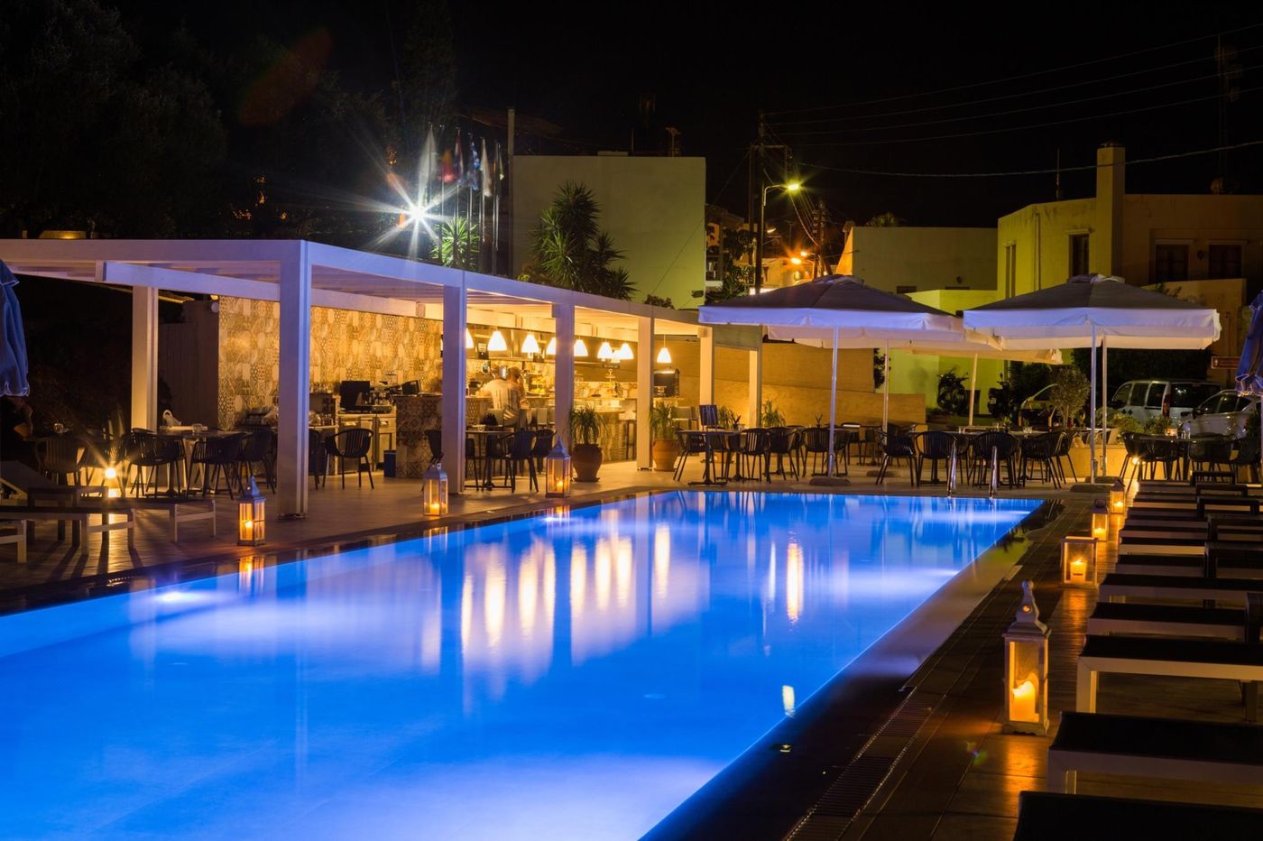 Sundance-Apartments---Suites-Pool-5