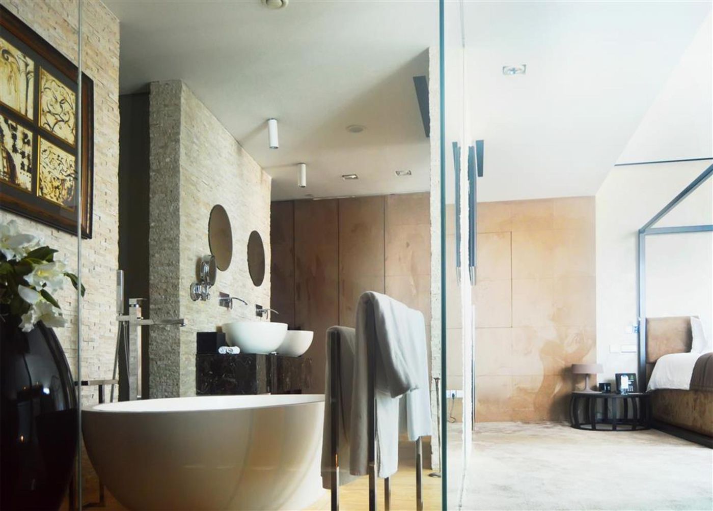 The-Canvas-Dubai--McGallery-by-Sofitel--Melia-Dubai--Room-17