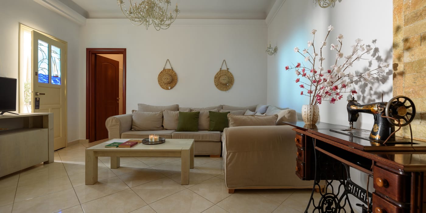 Suite-Home-Santorini-Room-8