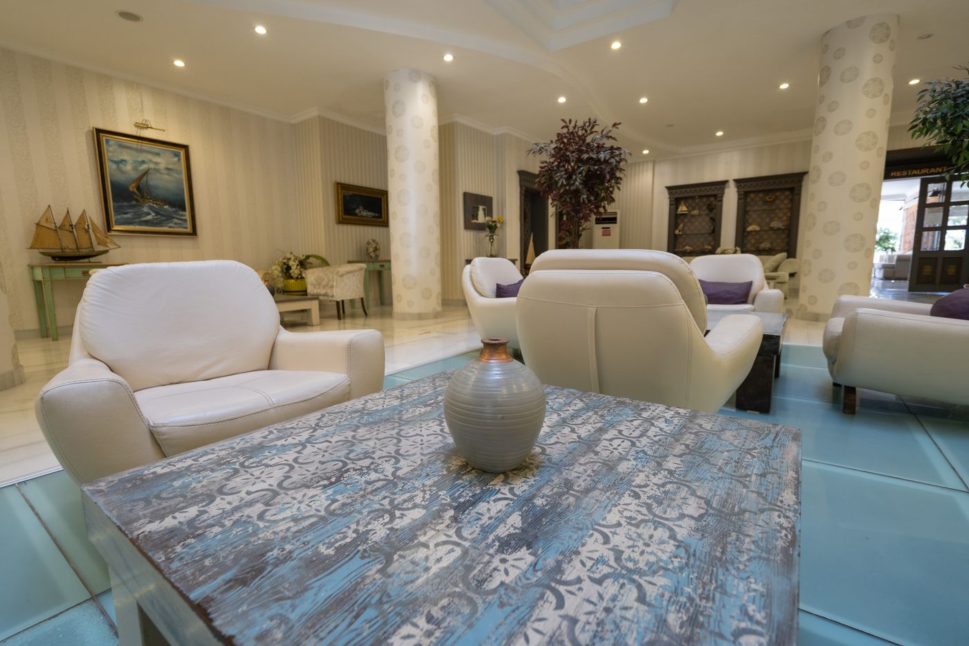 Romance-Beach-Lobby-58