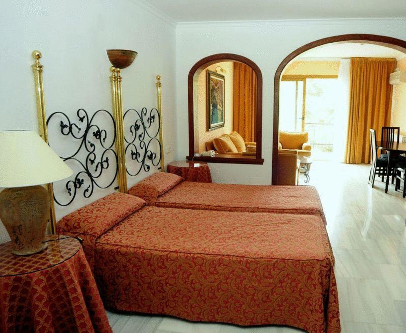 CONTINENTAL VALLDEMOSSA (EX ENCINAR)