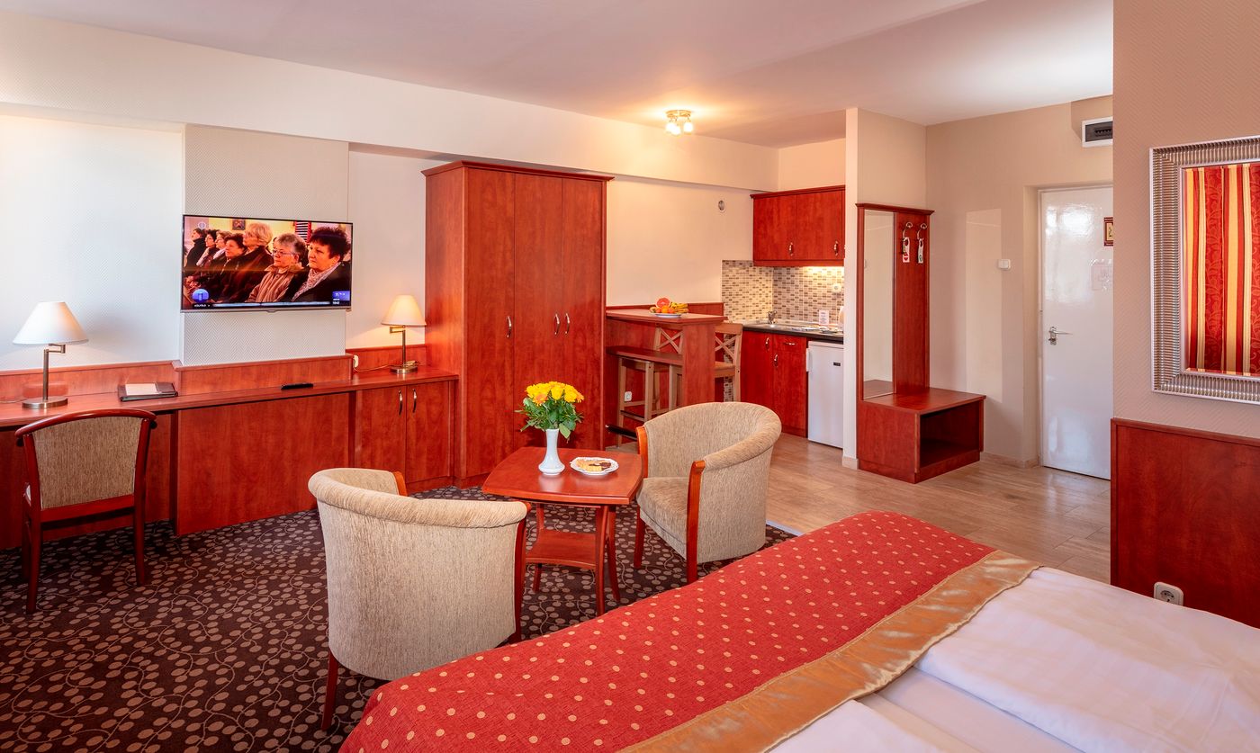Hotel-Charles-Room-17