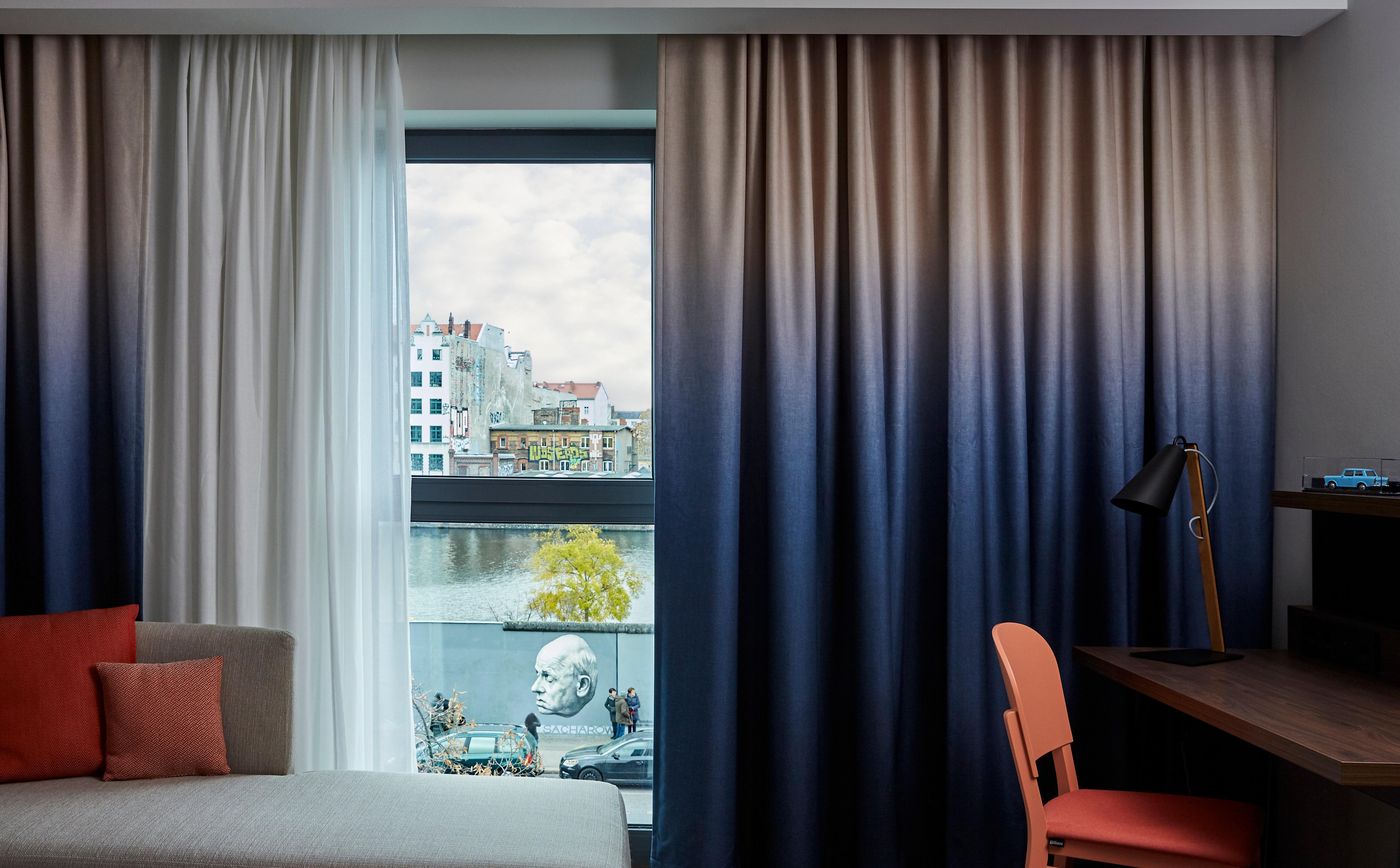 Hotel-Indigo-Berlin---East-Side-Gallery-Room-32