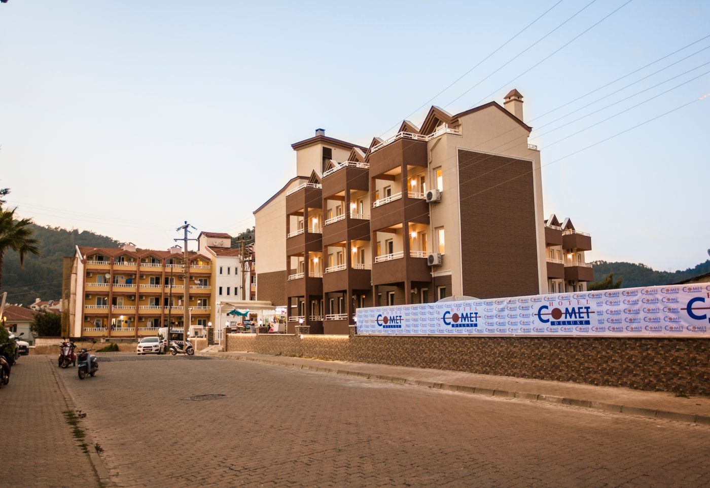Comet Deluxe Hotel