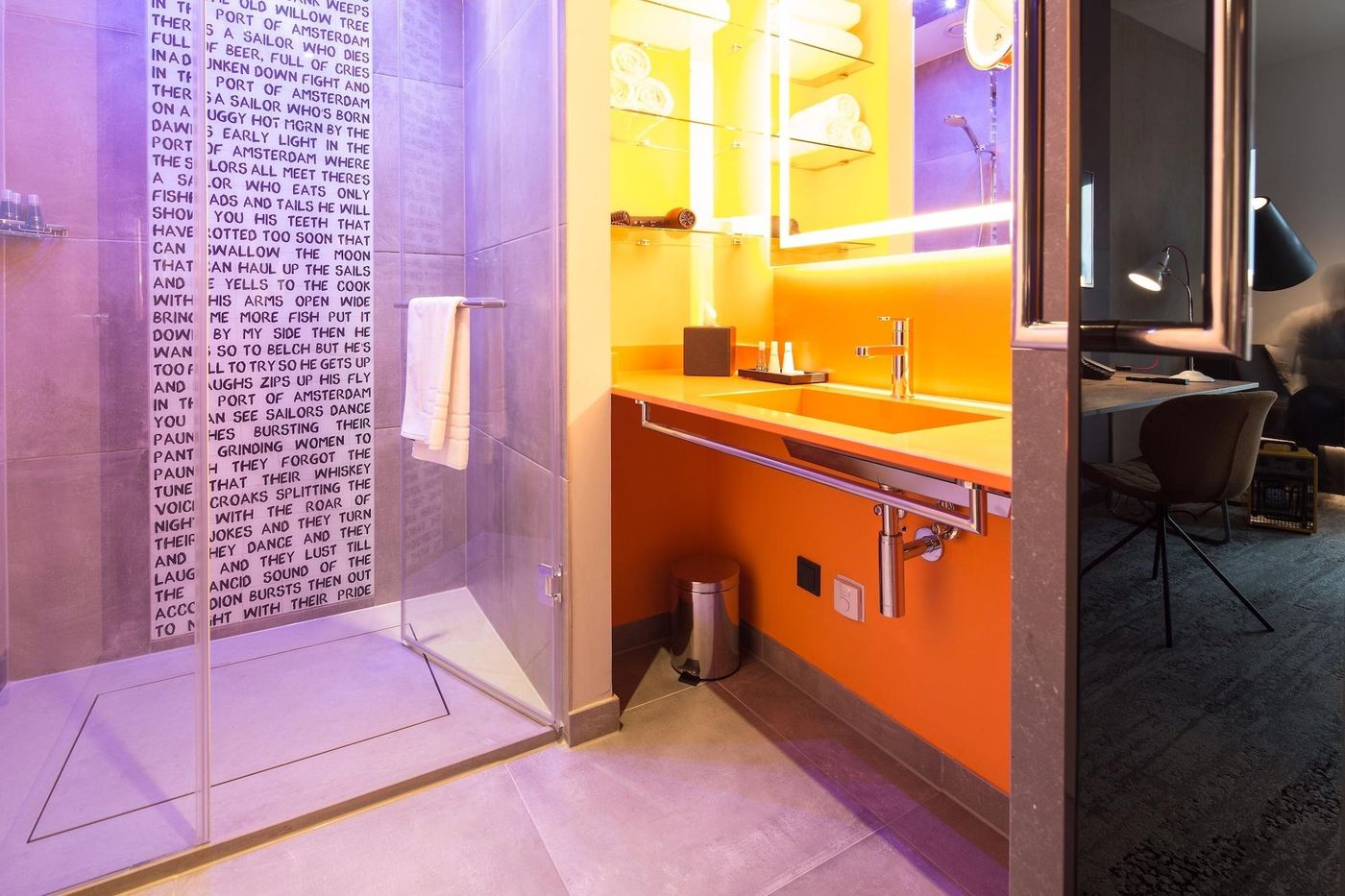 Jaz-in-the-City--Amsterdam-Room-43