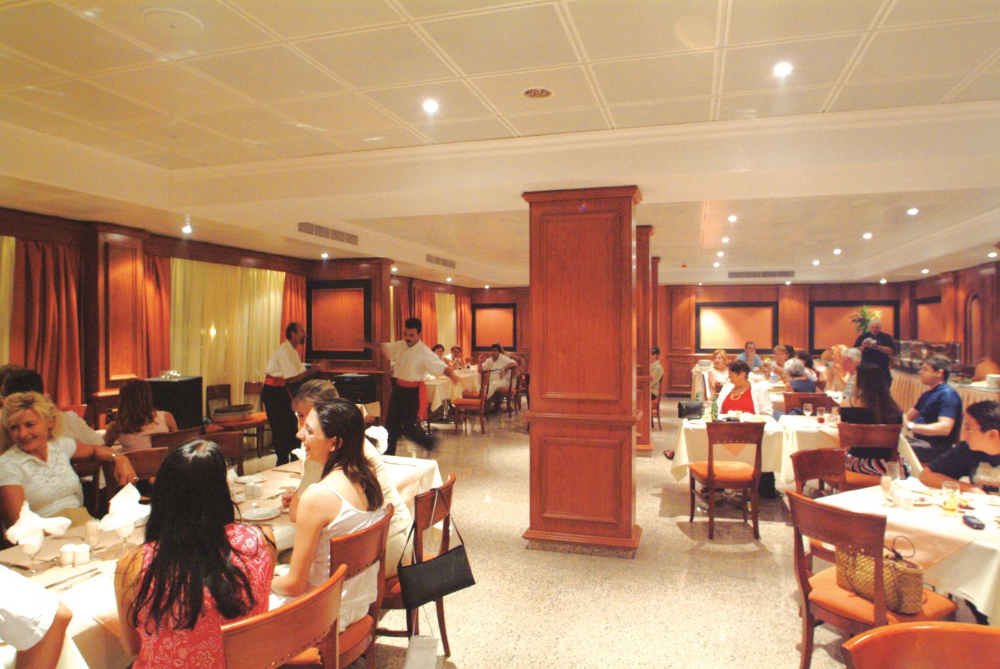 Kapetanios-Limassol-Hotel-Restaurant-20