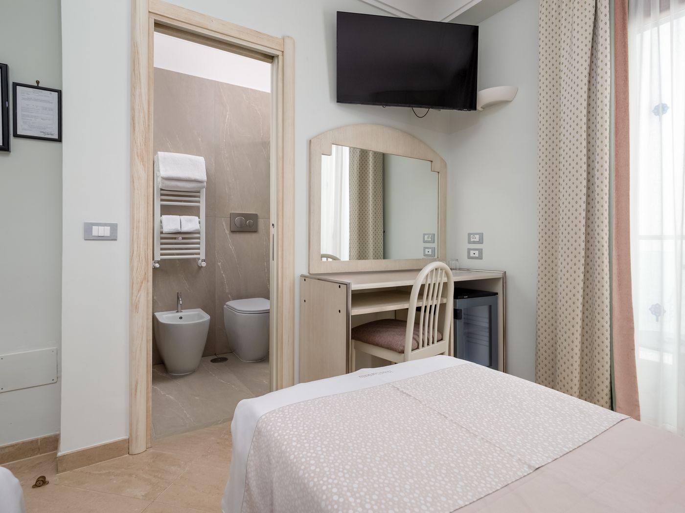 Comfort-Hotel-Gardenia-Sorrento-Coast-Room-41