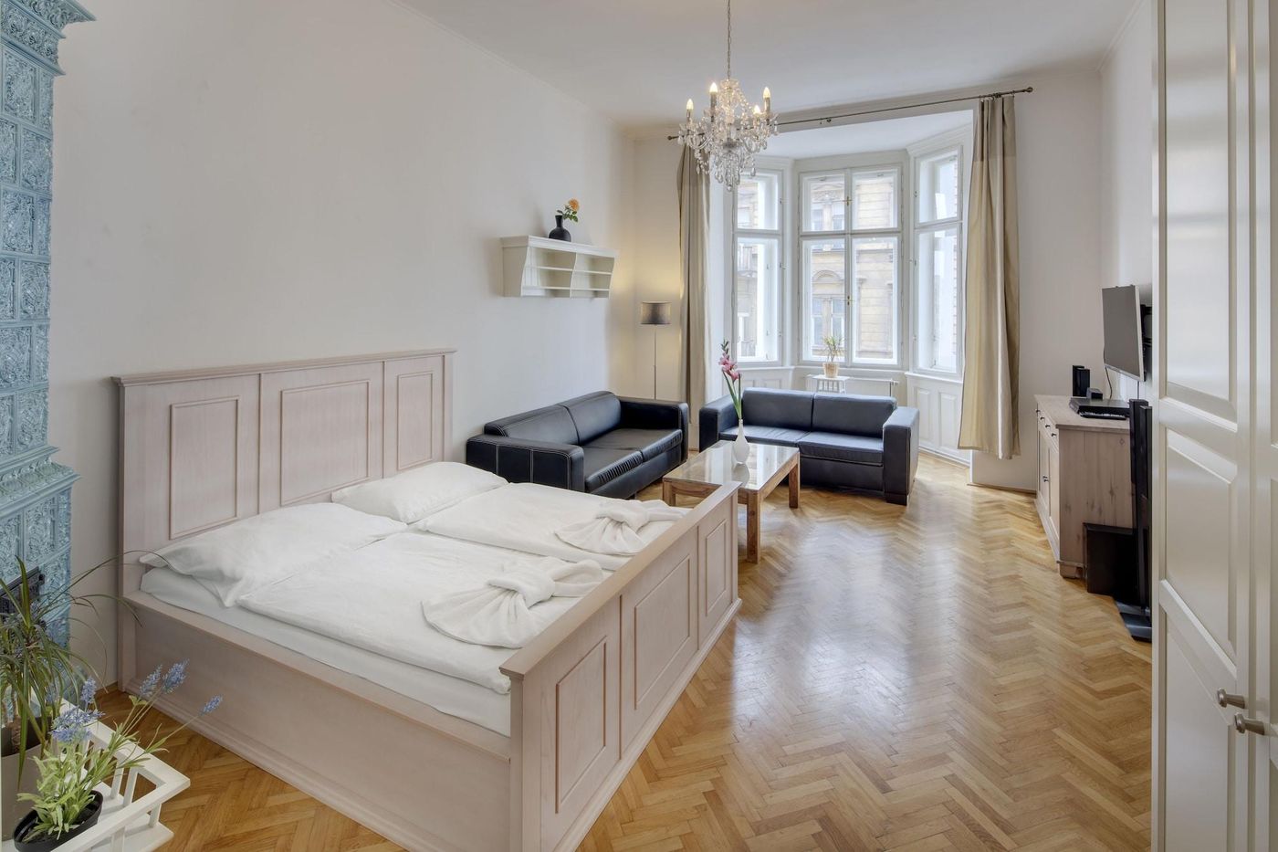 Old-Town-Square-Apartments-Room-12