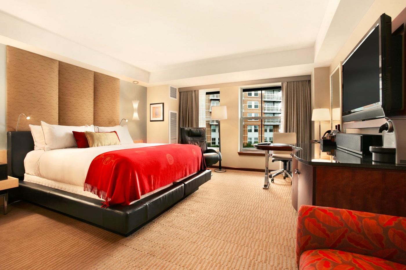 Battery-Wharf-Hotel--Boston-Waterfront-Room-10