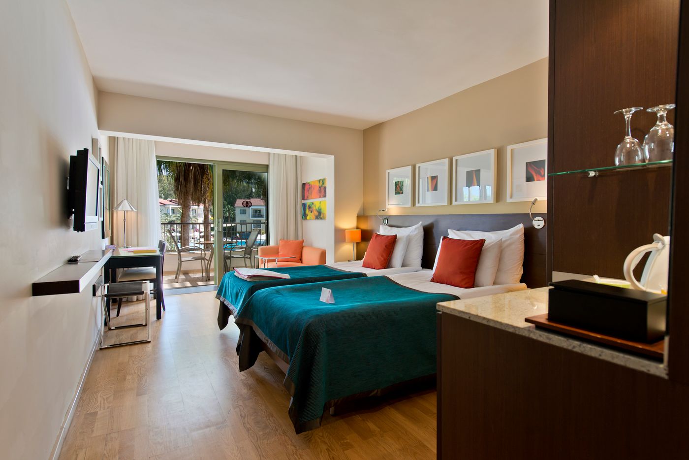 Arum Barut Collection