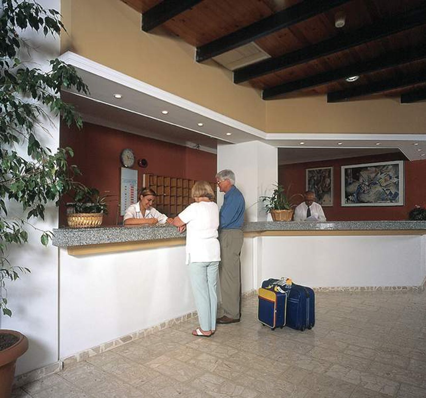 Damon Hotel Apartments