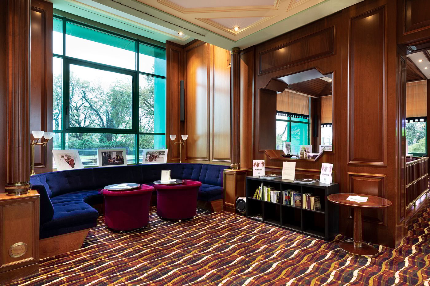 Royal-Garden-Hotel-Bar-3