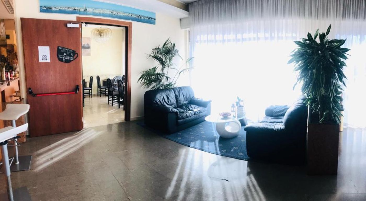 Hotel-San-Carlo-Lobby-6