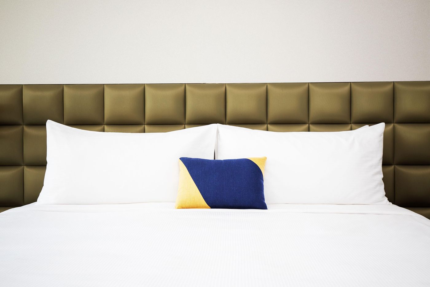 Bonnington-Jumeirah-Lakes-Towers-Room-39