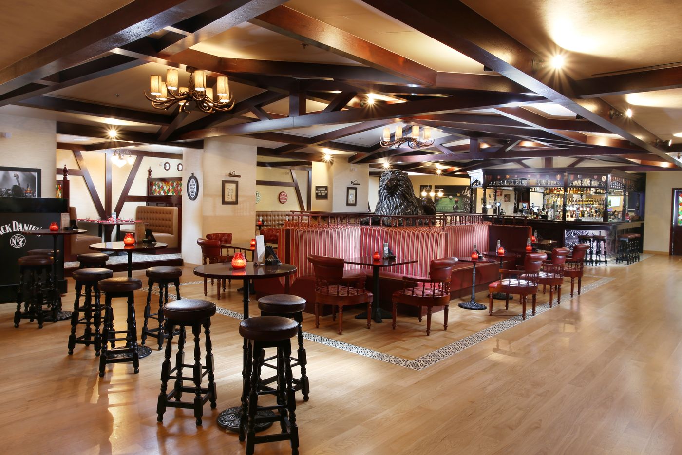 Metropolitan-Hotel-on-Sheikh-Zayed-Road-Dubai-Bar-61