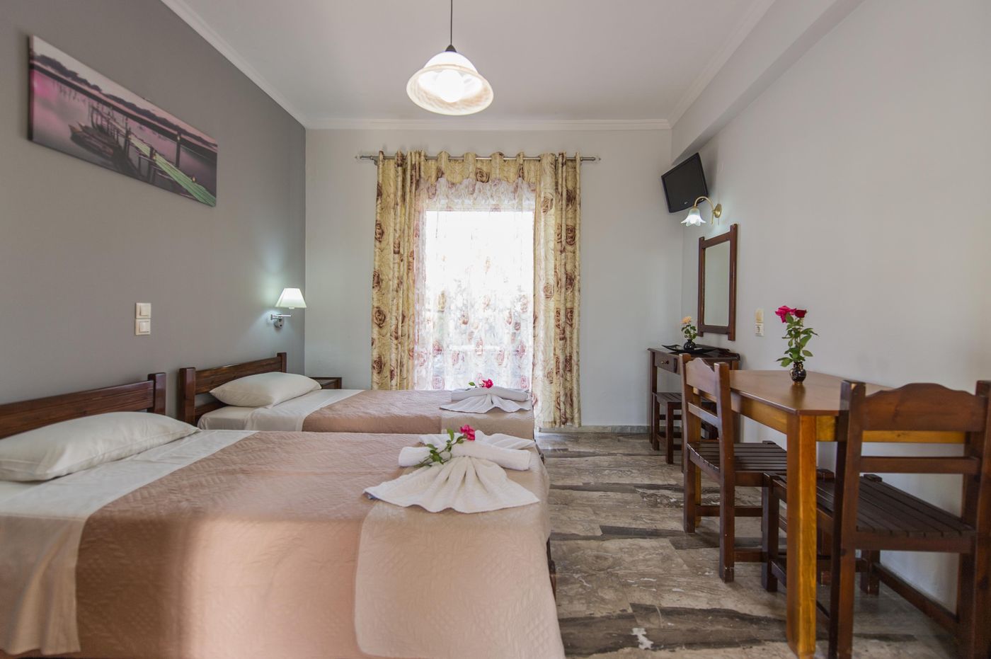 Makis Studios & Apartments