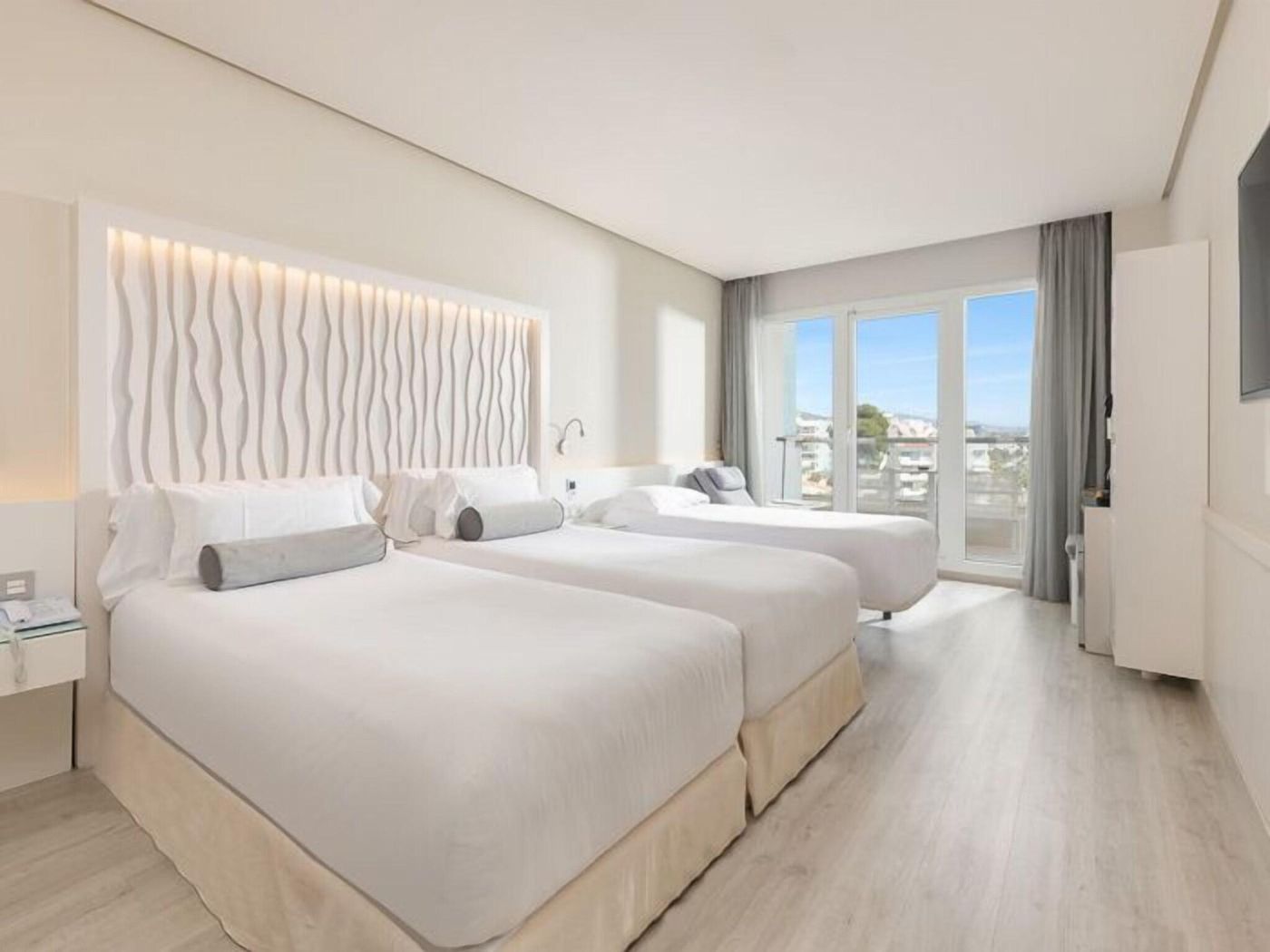 Am----re-Marbella-Beach-Hotel-Room-28