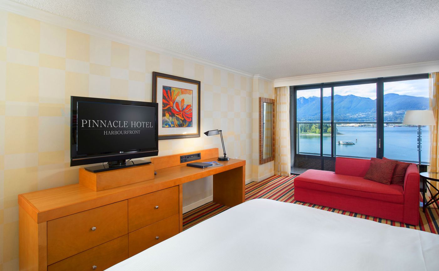 Pinnacle-Hotel-Harbourfront-Room-8