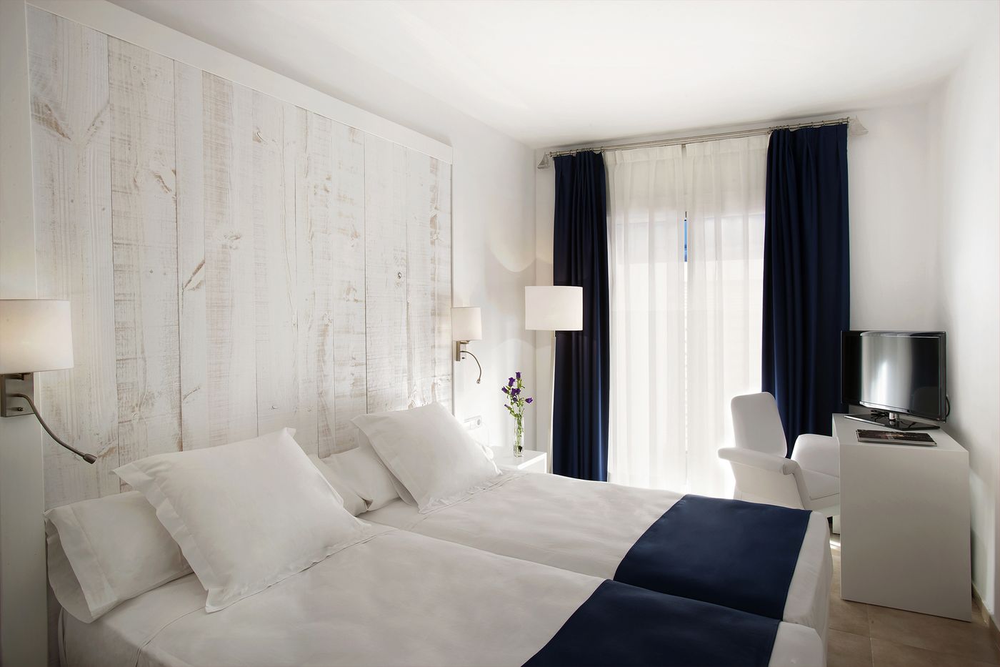 Medium-Sitges-Park-Room-20